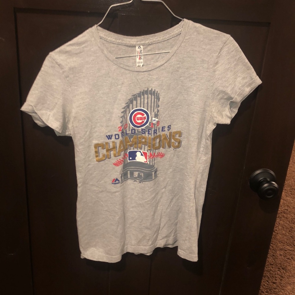 Gray Cubs shirt